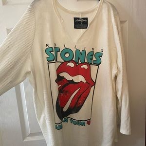 Maurices 3/4 sleeved top can be off the shoulder